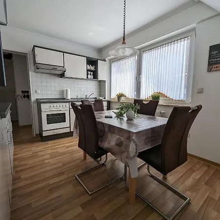 Leni Erstes Og Inkl Balkon Gartenblick Kostenfreier Parkplatz Stadtnah Aber Ruhig Gelegen Apartment